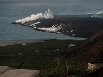 El delta lávico podría derrumbarse y generar gases, explosiones y olas El delta lávico podría derrumbarse y generar gases, explosiones y olas