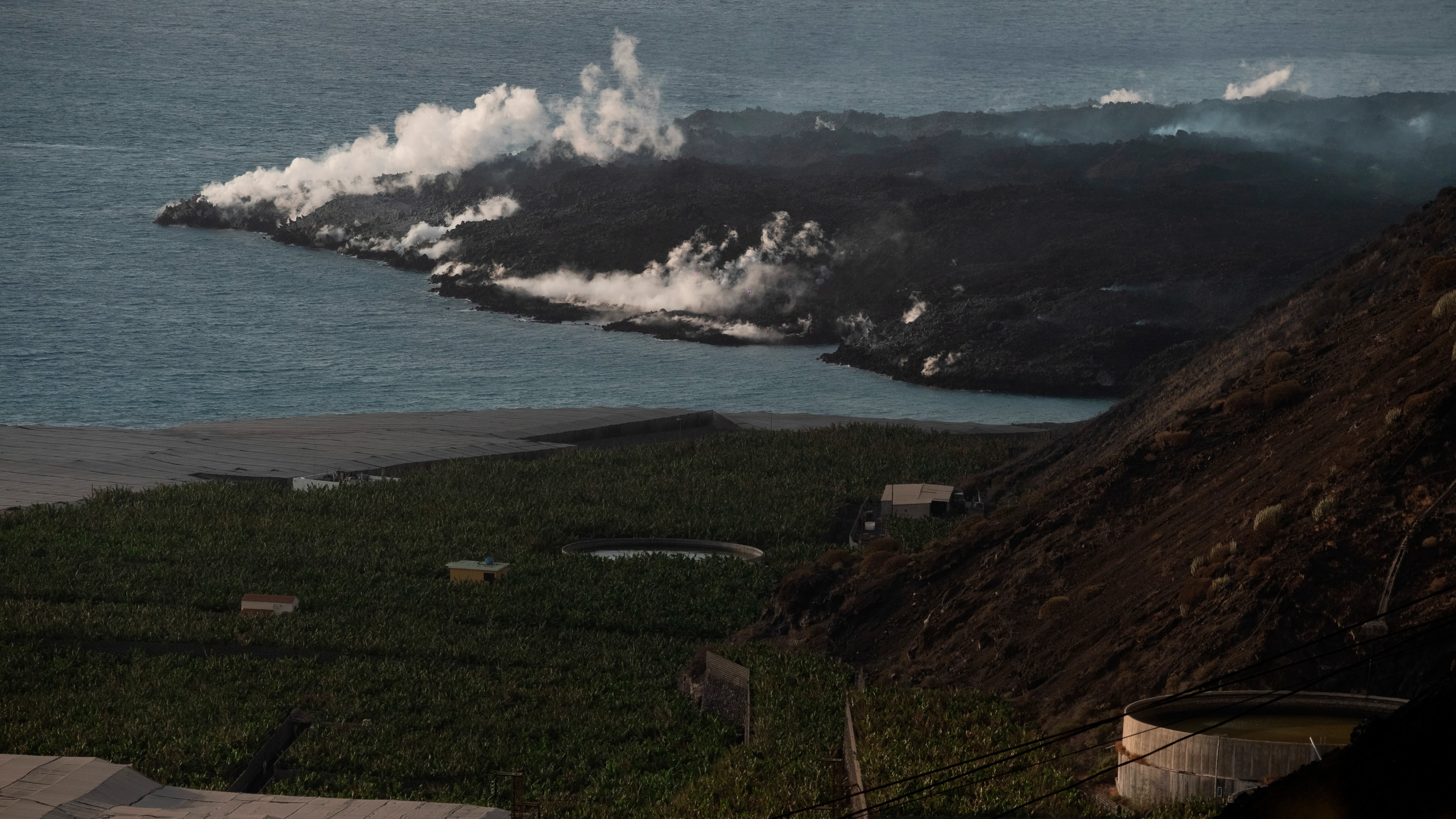 El delta lávico podría derrumbarse y generar gases, explosiones y olas El delta lávico podría derrumbarse y generar gases, explosiones y olas