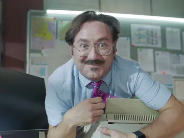 El lío de Povedilla con el fax y muchos besos en las tomas falsas del capítulo 6 de 'Los hombres de Paco' El lío de Povedilla con el fax y muchos besos en las tomas falsas del capítulo 6 de 'Los hombres de Paco'