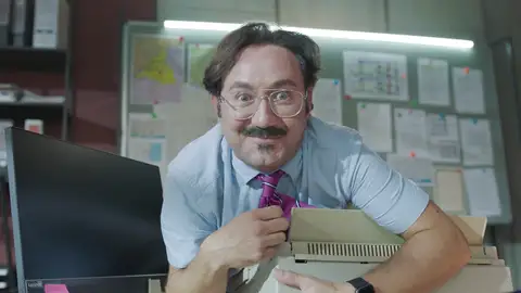 El lío de Povedilla con el fax y muchos besos en las tomas falsas del capítulo 6 de 'Los hombres de Paco' El lío de Povedilla con el fax y muchos besos en las tomas falsas del capítulo 6 de 'Los hombres de Paco'