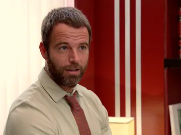 Fran desafía a Coral ante su enfado por besarla: “¿No será que te gustó?” Fran desafía a Coral ante su enfado por besarla: “¿No será que te gustó?”