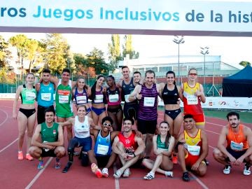 Foto de familia de los Juegos Inclusivos