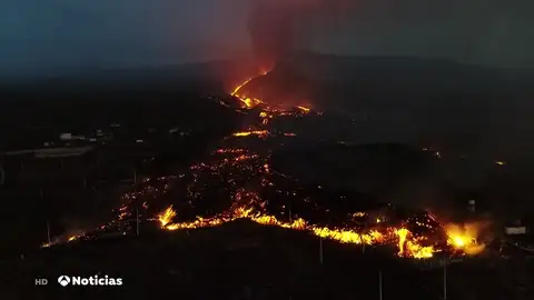 Se derrumba el flanco norte del volcán de La Palma y las coladas de lava van en varias direcciones Se derrumba el flanco norte del volcán de La Palma y las coladas de lava van en varias direcciones