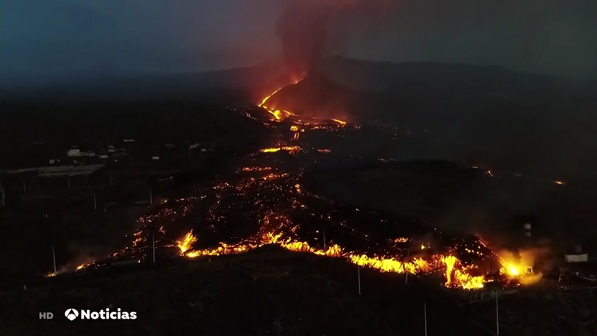 Se derrumba el flanco norte del volcán de La Palma y las coladas de lava van en varias direcciones Se derrumba el flanco norte del volcán de La Palma y las coladas de lava van en varias direcciones