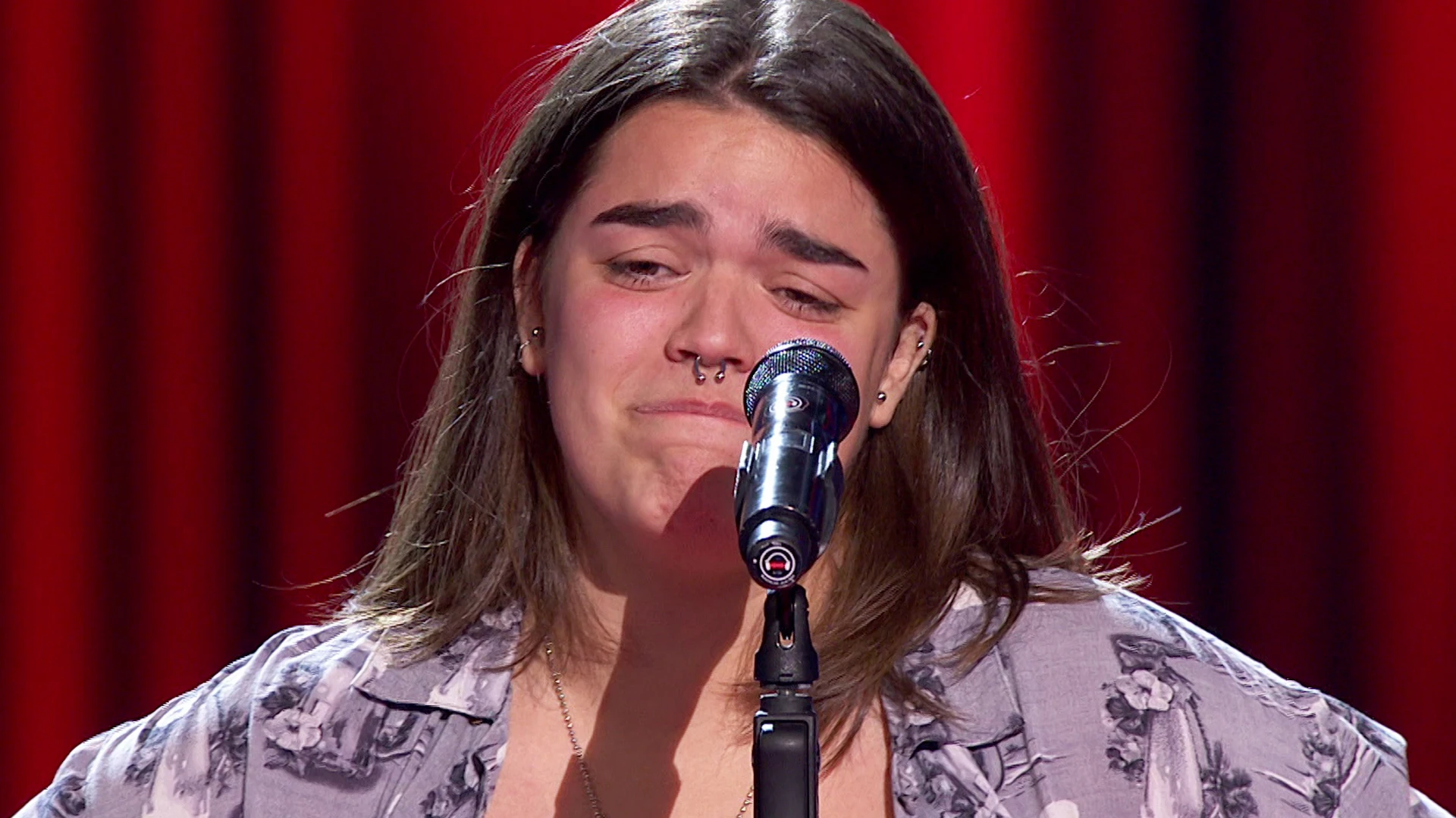 "Quiero pedir perdón": los nervios de una talent, a punto de romperse, emocionan a los coaches 'La Voz'