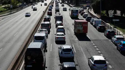 Algunas retenciones en las carreteras por el puente del Pilar en el primer fin de semana casi sin restricciones en España Algunas retenciones en las carreteras por el puente del Pilar en el primer fin de semana casi sin restricciones en España