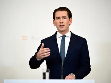 Dimite Sebastian Kurz, el canciller federal austríaco, tras haber sido acusado de corrupción Dimite Sebastian Kurz, el canciller federal austríaco, tras haber sido acusado de corrupción