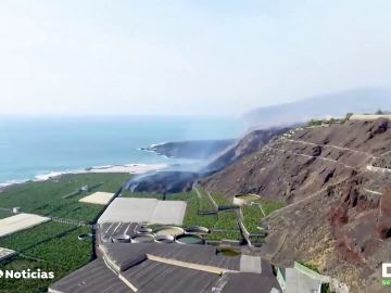 La colada de lava del volcán de La Palma que más preocupa se dirige a un polígono industrial