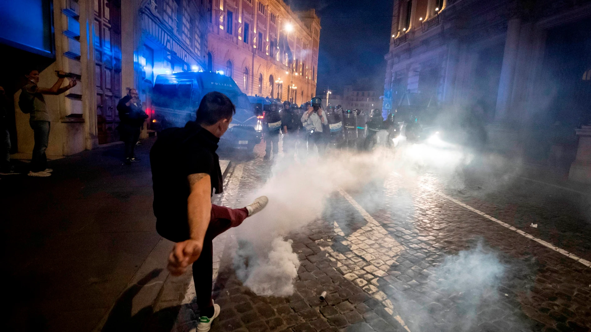 Asaltan un hospital en Roma en medio de las protestas contra el pasaporte COVID