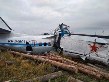 Al menos 16 muertos al estrellarse un avión de paracaidistas en Rusia