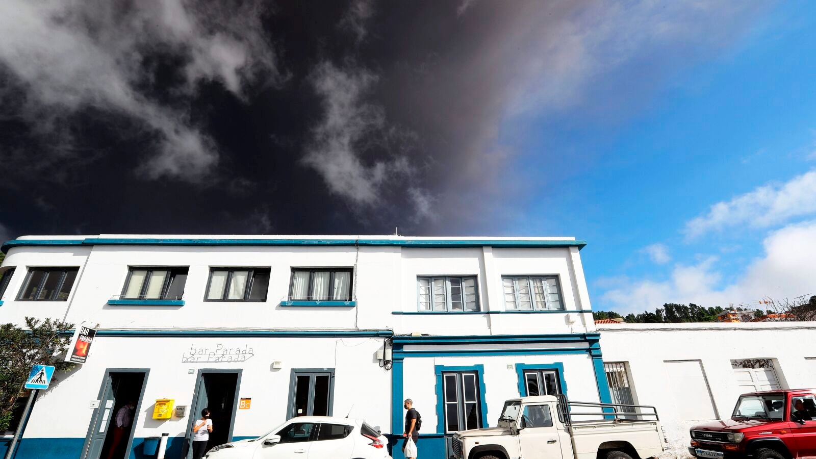 Vecinos de La Laguna deciden irse de sus casas ante el avance de una de las coladas del volcán de La Palma