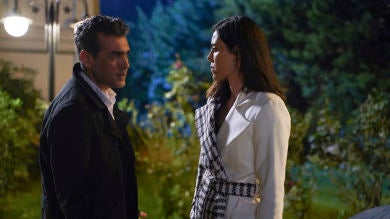 ¡El momento más deseado por Asya! Confiesa a Volkan que lo sabe todo sobre su infidelidad 
