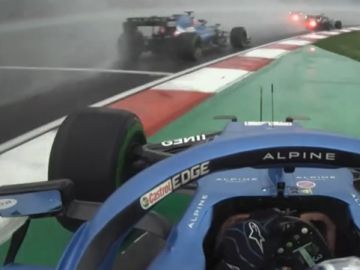 El enfado de Alonso con Gasly tras terminar con sus opciones en la primera curva: "Qué tío más estúpido"