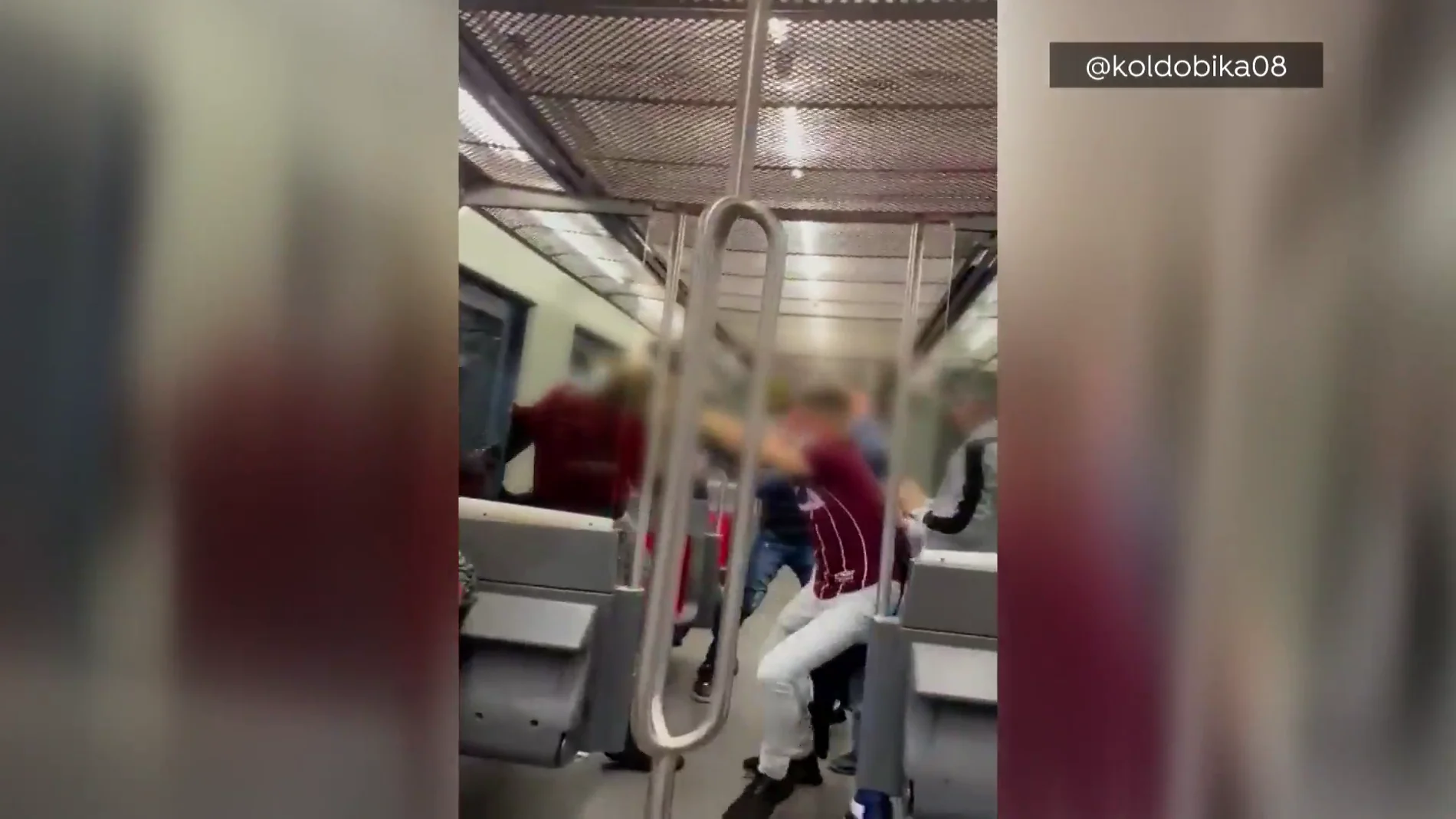 Propinan una brutal paliza a un joven en el metro de Neguri porque "les miró mal"