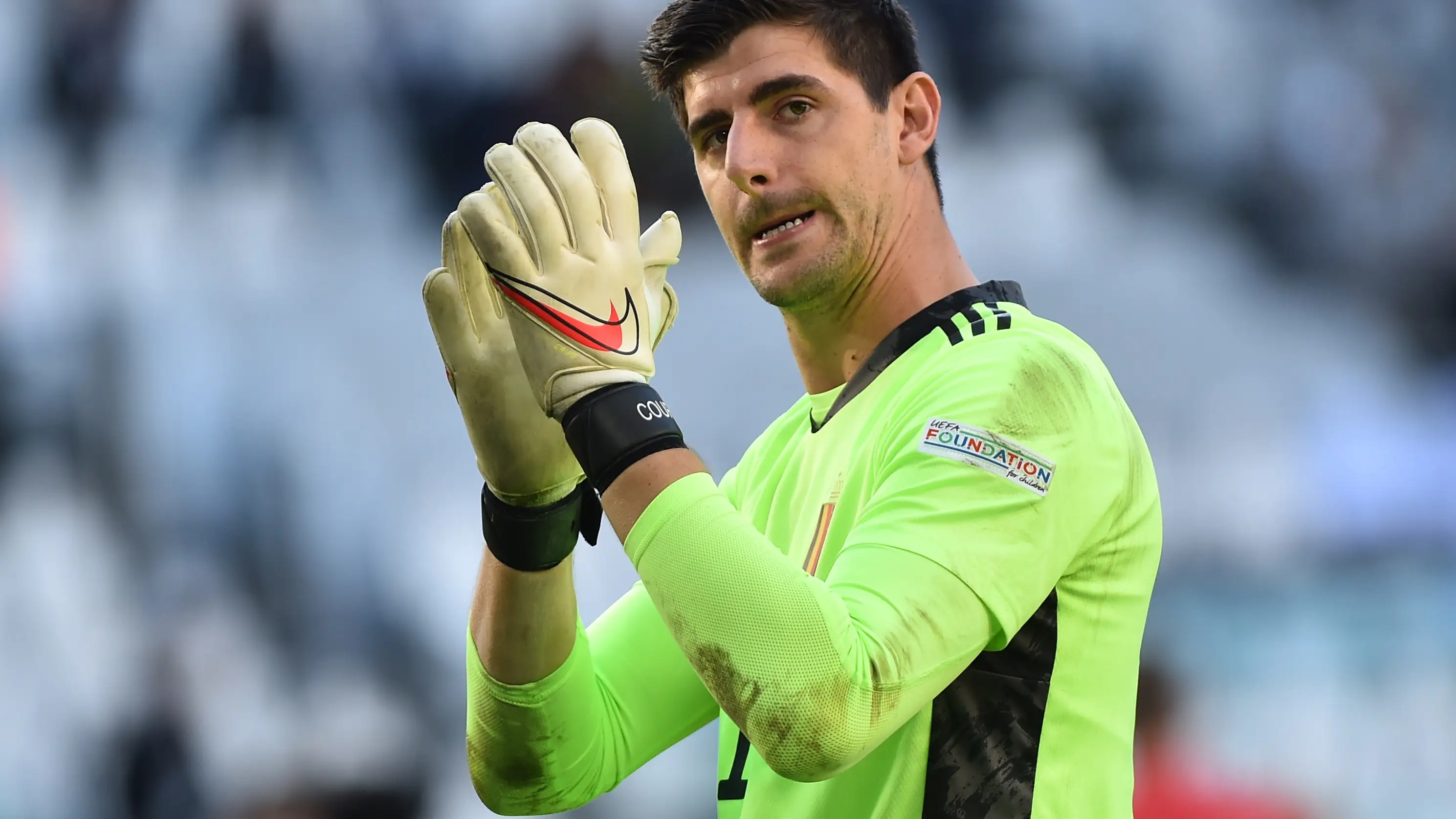 Courtois estalla contra la UEFA y la FIFA: "No somos robots, nos vamos a lesionar. Sólo se preocupan por sus bolsillos" Courtois estalla contra la UEFA y la FIFA: "No somos robots, nos vamos a lesionar. Sólo se preocupan por sus bolsillos"