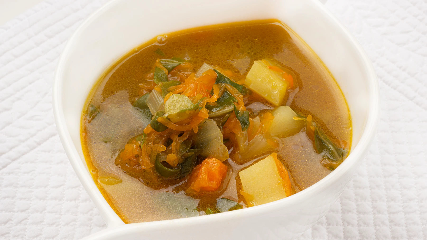 Receta barata de Karlos Arguiñano: sopa de acelgas y calabaza al curry Receta barata de Karlos Arguiñano: sopa de acelgas y calabaza al curry
