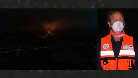 Geólogo trabajando en el volcán de Cumbre Vieja Geólogo trabajando en el volcán de Cumbre Vieja