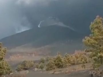 Rayo volcánico en La Palma