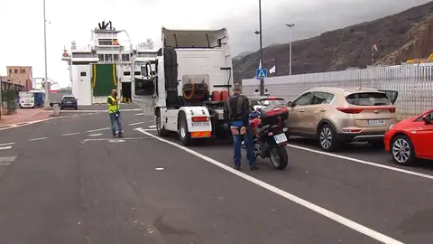 Ferris lleno para entrar y salir de La Palma Ferris lleno para entrar y salir de La Palma