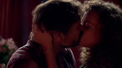 Guillermo, incapaz de declararse a Inés, se deja llevar ¿por el deseo? Guillermo, incapaz de declararse a Inés, se deja llevar ¿por el deseo?