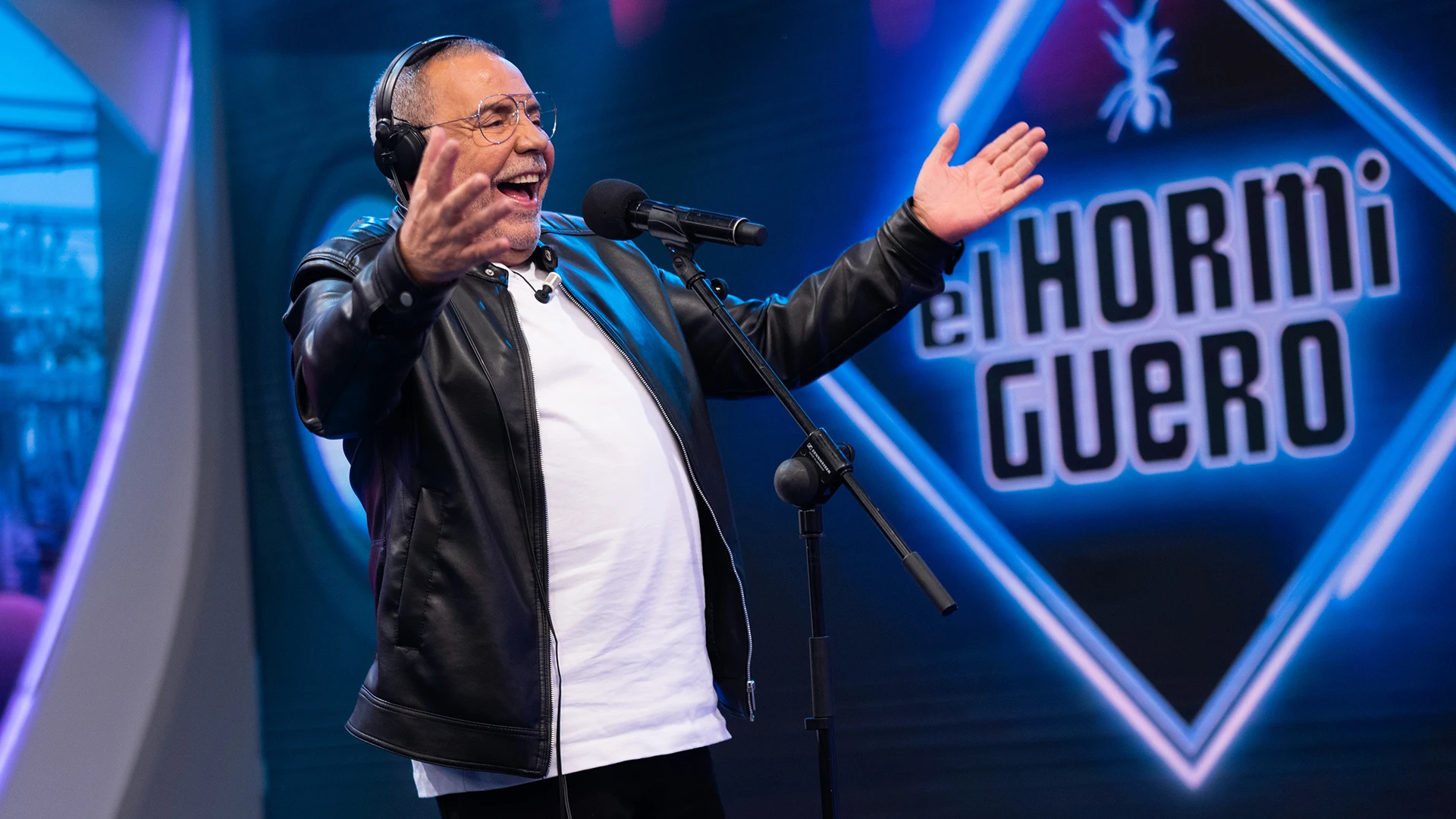 Juan Salazar, de Los Chunguitos, colabora en 'El Hormiguero 3.0': ¿adivinará Begoña Vargas la canción en inglés inventado? Juan Salazar, de Los Chunguitos, colabora en 'El Hormiguero 3.0': ¿adivinará Begoña Vargas la canción en inglés inventado?