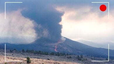 VÍDEO: La colada norte del volcán de La Palma está a unos 300 metros de llegar al mar, streaming en directo