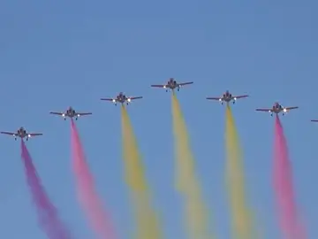 Así se ve el Desfile de la Hispanidad desde las cabinas de la Patrulla Águila: ¿Quiénes son los pilotos? Así se ve el Desfile de la Hispanidad desde las cabinas de la Patrulla Águila: ¿Quiénes son los pilotos?