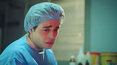 Haluk consigue su propósito con Ege tras sufrir un coma etílico: “No volveré a irme” Haluk consigue su propósito con Ege tras sufrir un coma etílico: “No volveré a irme”