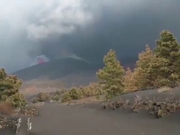 ¿Cómo se forman los rayos sobre el cono del volcán de La Palma?