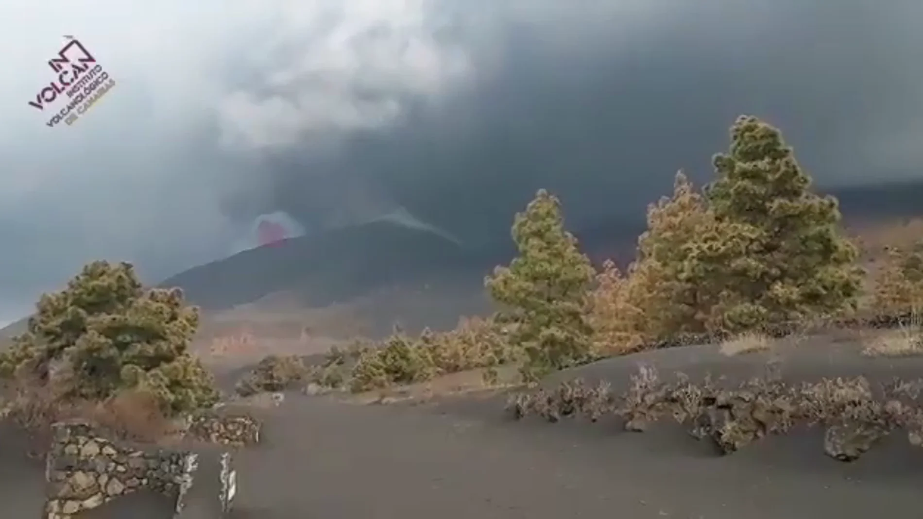 ¿Cómo se forman los rayos sobre el cono del volcán de La Palma?
