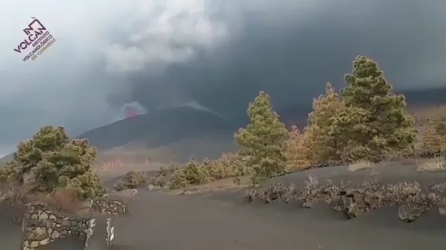 ¿Cómo se forman los rayos sobre el cono del volcán de La Palma? ¿Cómo se forman los rayos sobre el cono del volcán de La Palma?