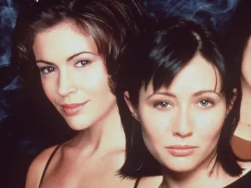 Alyssa Milano y Shannen Doherty como Phoebe y Prue en 'Embrujadas' Alyssa Milano y Shannen Doherty como Phoebe y Prue en 'Embrujadas'