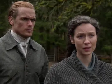 Sam Heughan y Caitriona Balfe como Jamie y Claire Fraser en la temporada 6 de 'Outlander' Sam Heughan y Caitriona Balfe como Jamie y Claire Fraser en la temporada 6 de 'Outlander'