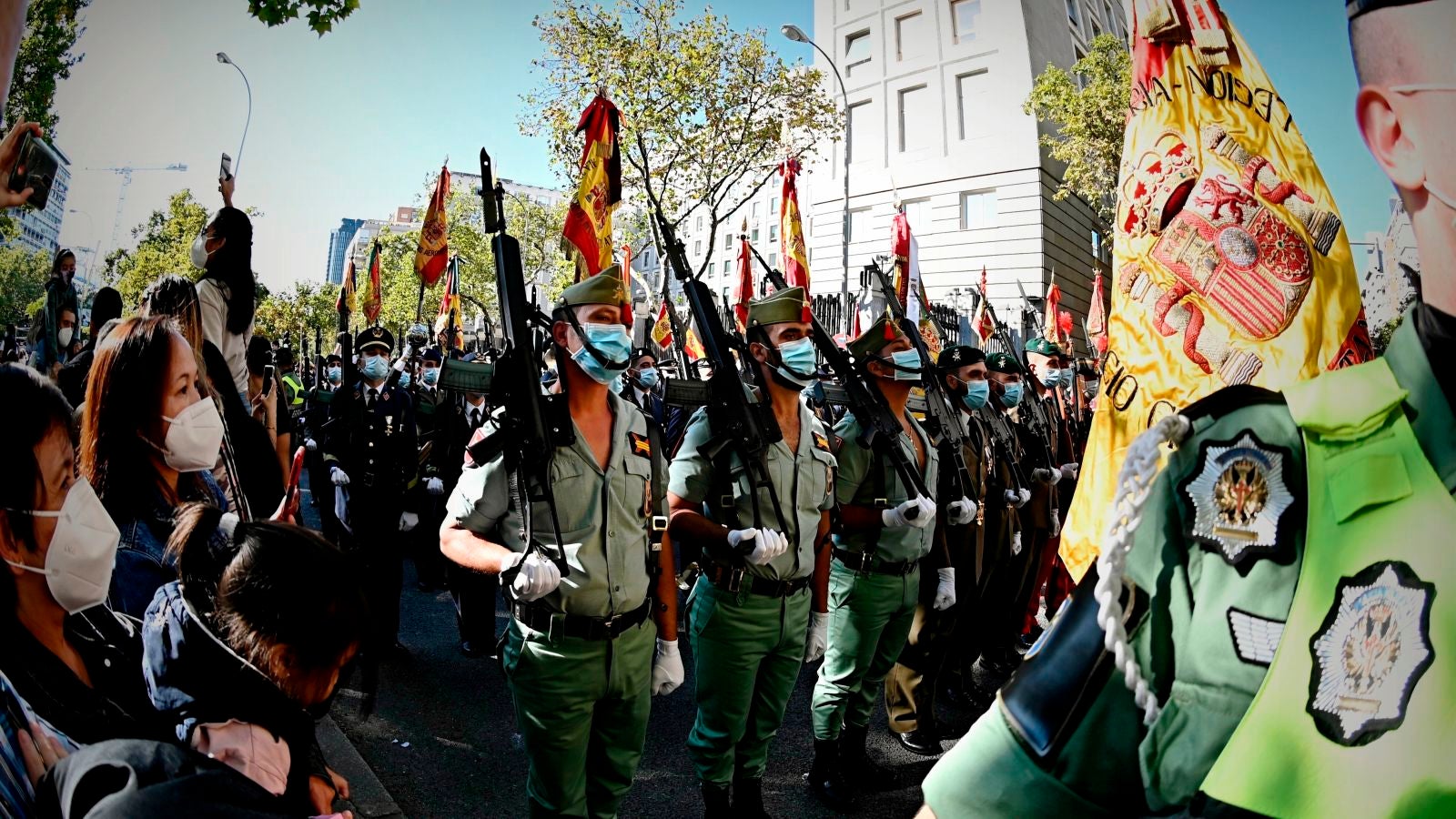 El desfile de las Fuerzas Armadas por el Día de la Hispanidad, en vídeo 