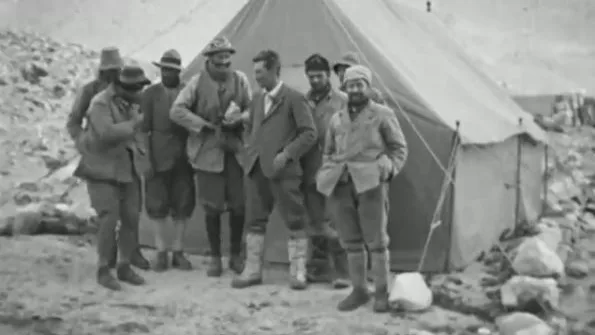 George Mallory y Andrew Irvine en el Everest George Mallory y Andrew Irvine en el Everest