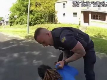 Nuevo caso de brutalidad policial en EEUU: arrojan fuera del coche a un joven negro parapléjico