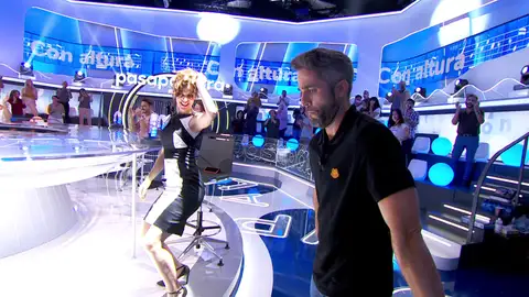 ¡Roberto Leal sube la temperatura! Rosalía le invita al perreo en ‘La Pista’ ¡Roberto Leal sube la temperatura! Rosalía le invita al perreo en ‘La Pista’