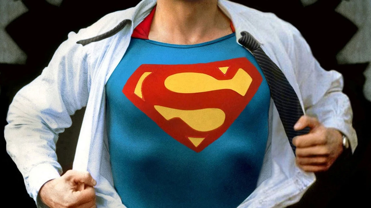 El nuevo Superman se declara bisexual y presenta a su novio: "El superhéroe  más fuerte del planeta sale del armario"