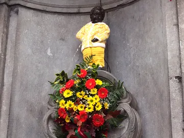El Manneken-Pis vuelve a vestir el traje donado por el Hospital 12 de Octubre por el Día de la Hispanidad El Manneken-Pis vuelve a vestir el traje donado por el Hospital 12 de Octubre por el Día de la Hispanidad