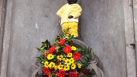 El Manneken-Pis vuelve a vestir el traje donado por el Hospital 12 de Octubre por el Día de la Hispanidad El Manneken-Pis vuelve a vestir el traje donado por el Hospital 12 de Octubre por el Día de la Hispanidad