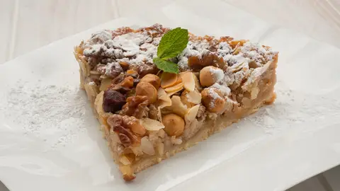 Receta de tarta de manzana con frutos secos, de Eva Arguiñano Receta de tarta de manzana con frutos secos, de Eva Arguiñano