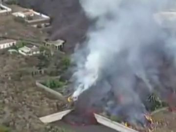 El avance de la nueva colada activa del volcán de La Palma, a vista de dron