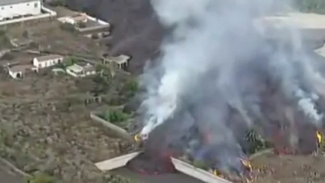 El avance de la nueva colada activa del volc&aacute;n de La Palma, a vista de dron