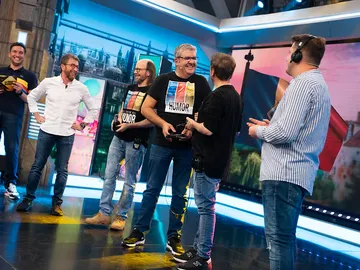 ¡Todo unos bilingües! Santiago Segura, José Mota y Florentino Fernández se ponen a prueba hablando rumano ¡Todo unos bilingües! Santiago Segura, José Mota y Florentino Fernández se ponen a prueba hablando rumano