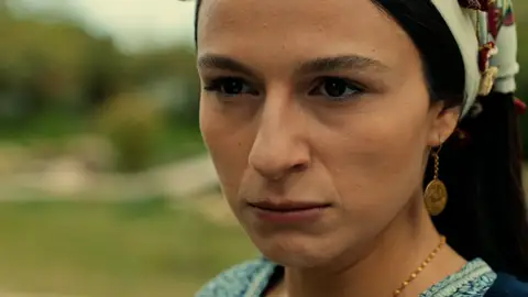 Saniye pierde el control y ataca a Seher: “Te voy a matar” Saniye pierde el control y ataca a Seher: “Te voy a matar”