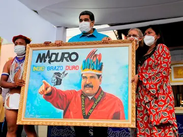 Fotografía cedida por prensa de Miraflores del presidente venezolano Nicolás Maduro durante un acto de gobierno hoy en Caracas (Venezuela)