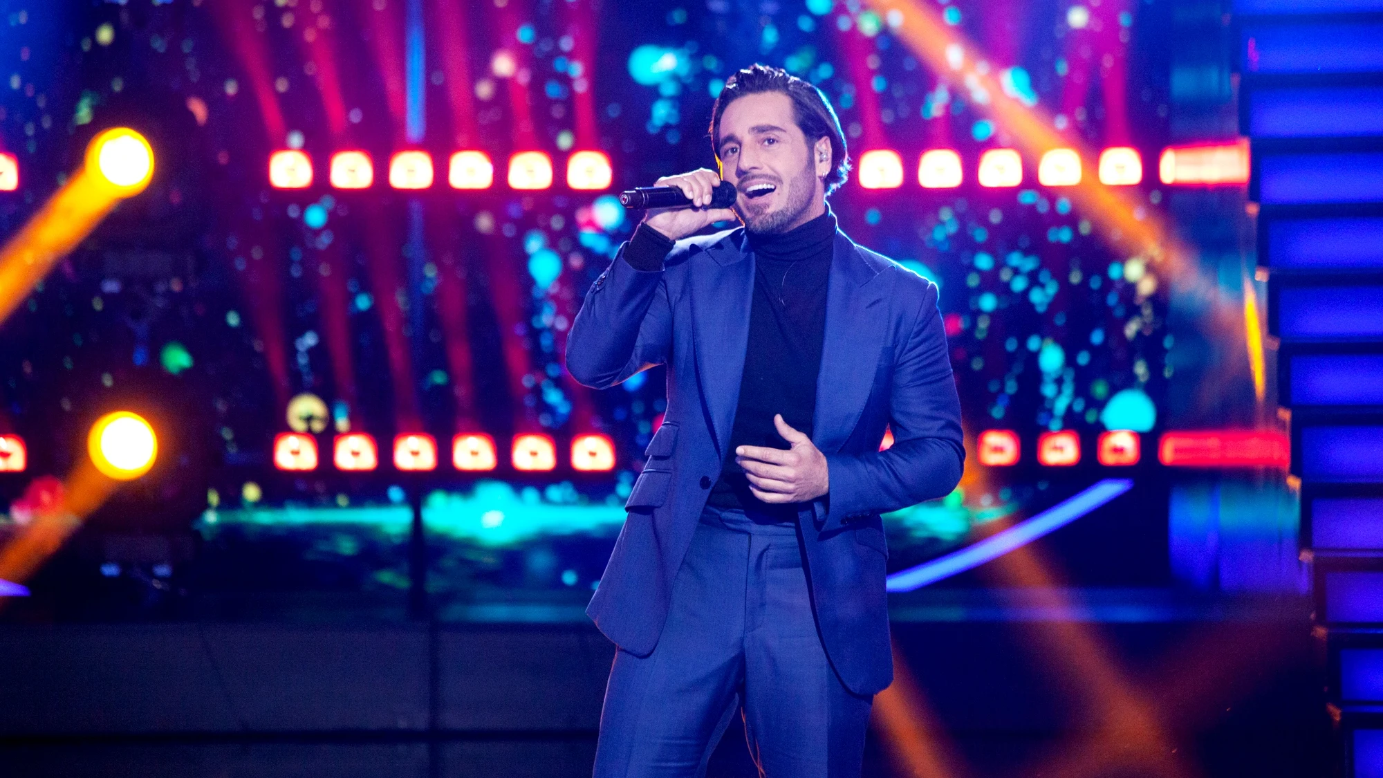David Bustamante canta ‘Dos hombres y un destino’, el emocionante colofón a ‘Veo como cantas’ David Bustamante canta ‘Dos hombres y un destino’, el emocionante colofón a ‘Veo como cantas’