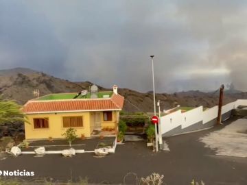 La lava del volcán de La Palma continúa destruyendo más territorio