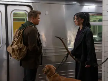 Jeremy Renner y Hailee Steinfeld en 'Hawkeye' Jeremy Renner y Hailee Steinfeld en 'Hawkeye'