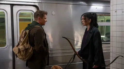 Jeremy Renner y Hailee Steinfeld en 'Hawkeye' Jeremy Renner y Hailee Steinfeld en 'Hawkeye'